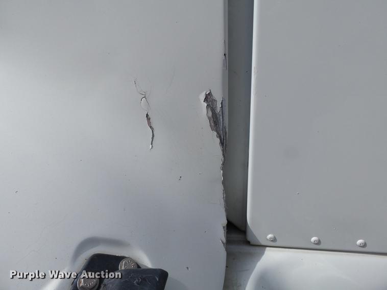 image for item DD2386 2004 International 9400i semi truck