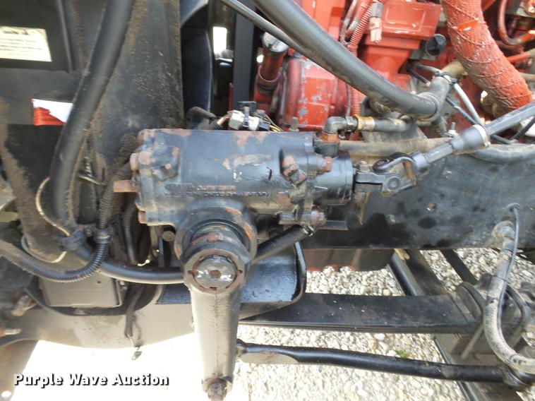 image for item DD2386 2004 International 9400i semi truck