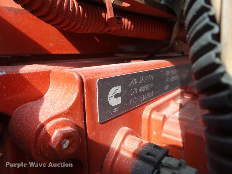 image for item DD2386 2004 International 9400i semi truck