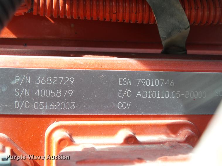 image for item DD2386 2004 International 9400i semi truck