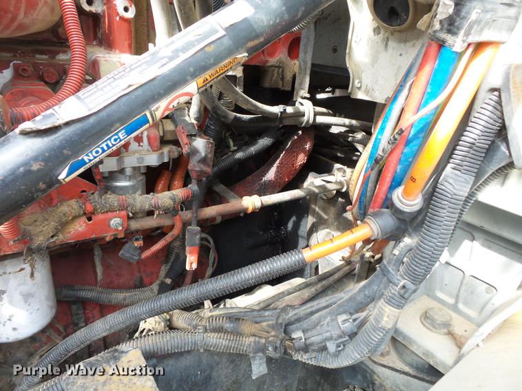 image for item DD2386 2004 International 9400i semi truck