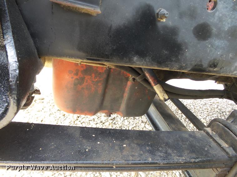 image for item DD2386 2004 International 9400i semi truck