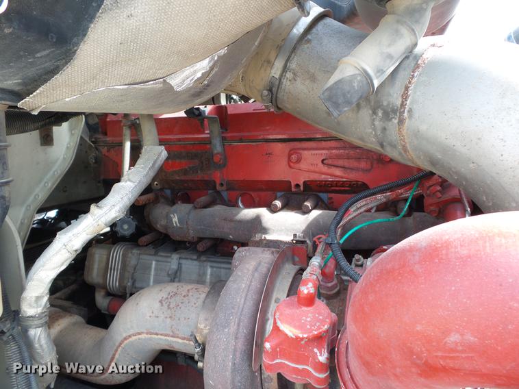 image for item DD2386 2004 International 9400i semi truck