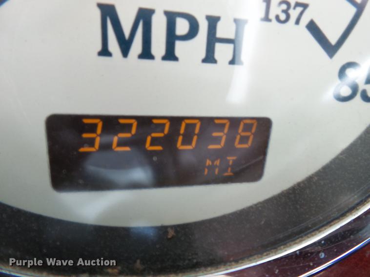 image for item DD2386 2004 International 9400i semi truck