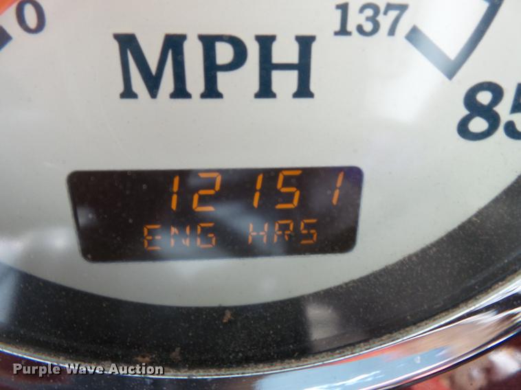 image for item DD2386 2004 International 9400i semi truck