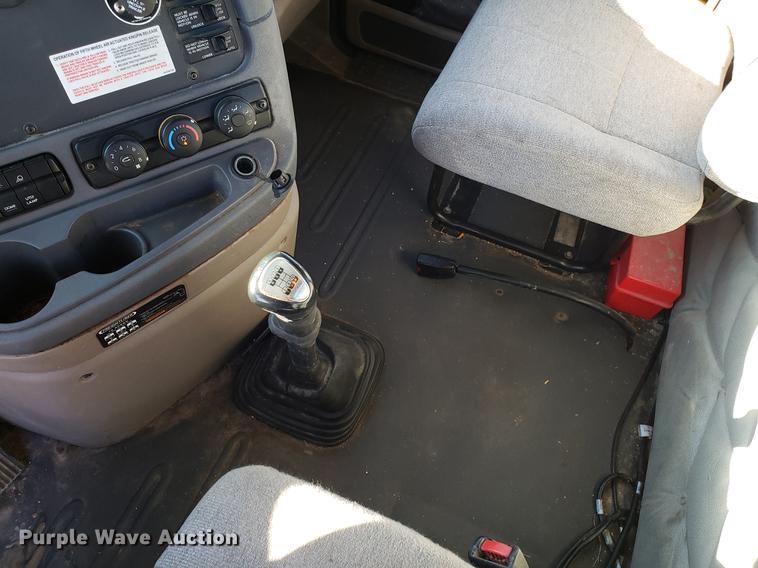 image for item DD3955 2010 Freightliner Cascadia semi truck