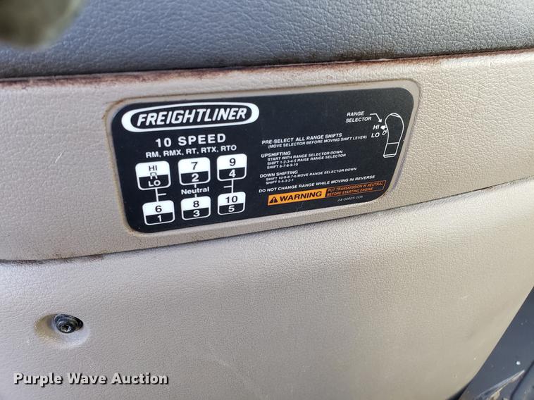 image for item DD3955 2010 Freightliner Cascadia semi truck