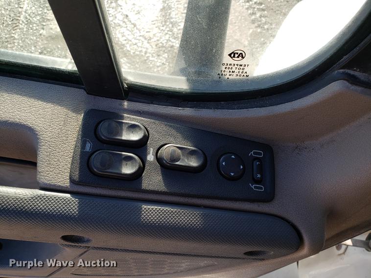 image for item DD3955 2010 Freightliner Cascadia semi truck