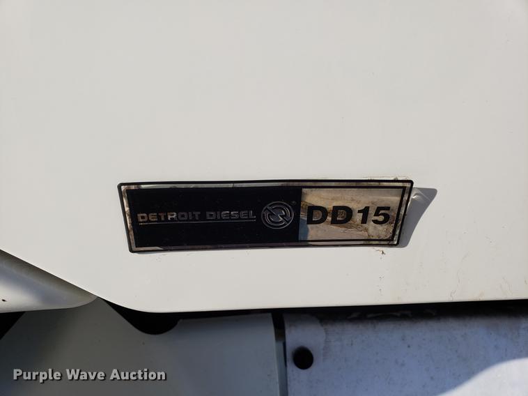 image for item DD3955 2010 Freightliner Cascadia semi truck