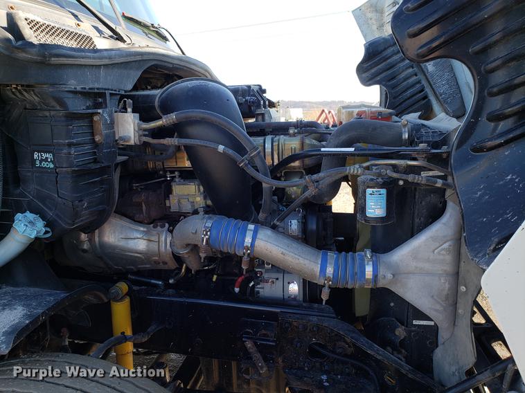 image for item DD3955 2010 Freightliner Cascadia semi truck