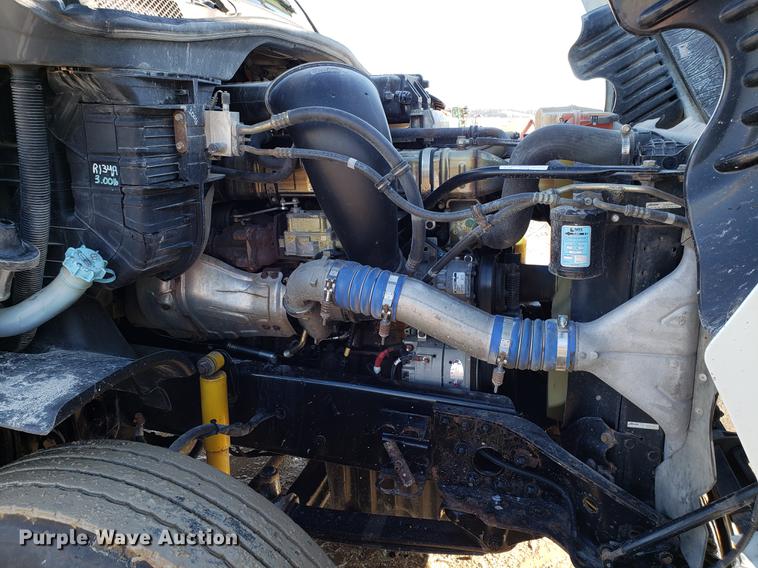 image for item DD3955 2010 Freightliner Cascadia semi truck