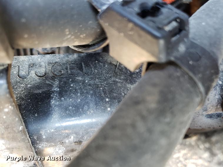 image for item DD3955 2010 Freightliner Cascadia semi truck