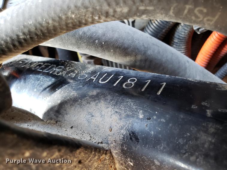 image for item DD3955 2010 Freightliner Cascadia semi truck