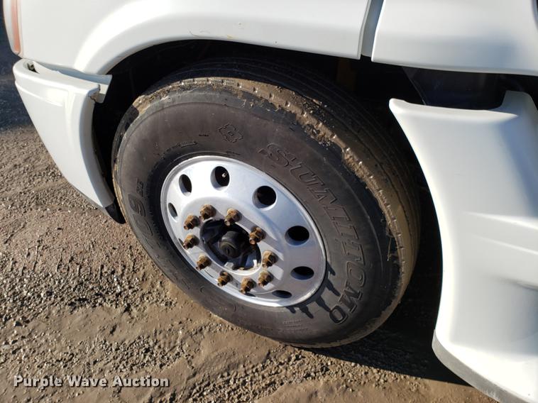 image for item DD3955 2010 Freightliner Cascadia semi truck