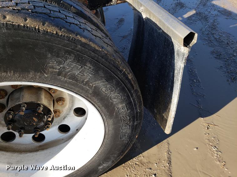 image for item DD3955 2010 Freightliner Cascadia semi truck