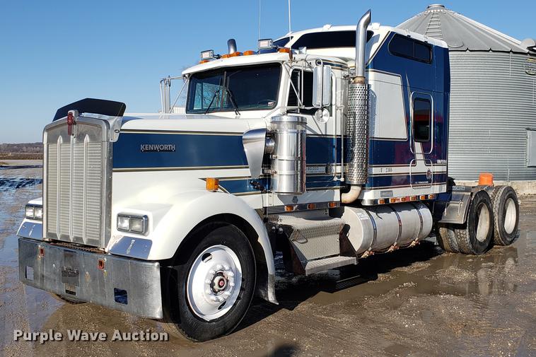 image for item DD3956 1993 Kenworth W900 semi truck