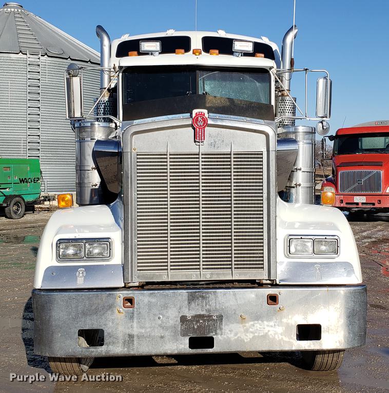 image for item DD3956 1993 Kenworth W900 semi truck