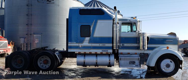image for item DD3956 1993 Kenworth W900 semi truck