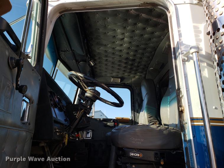 image for item DD3956 1993 Kenworth W900 semi truck