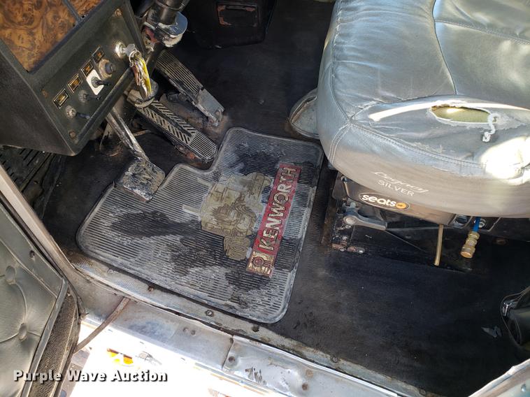 image for item DD3956 1993 Kenworth W900 semi truck