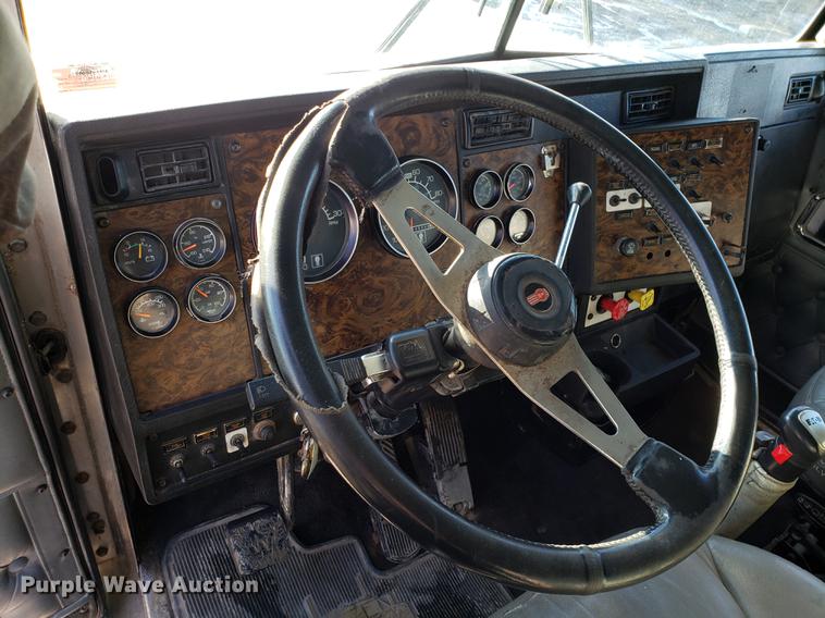 image for item DD3956 1993 Kenworth W900 semi truck