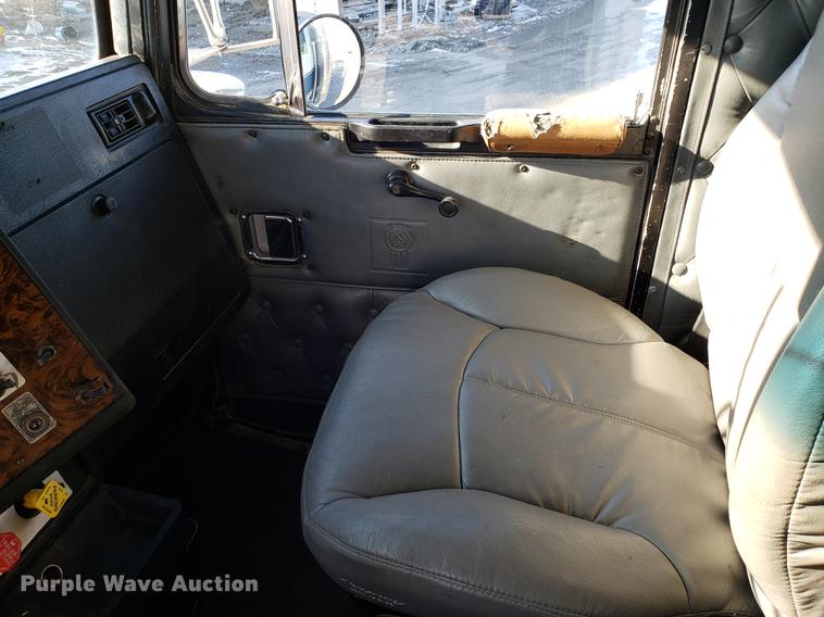 image for item DD3956 1993 Kenworth W900 semi truck