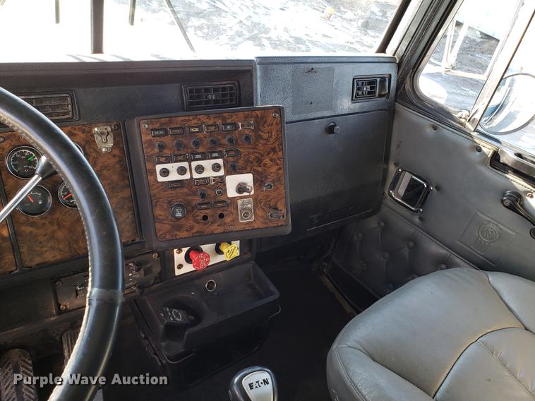 image for item DD3956 1993 Kenworth W900 semi truck