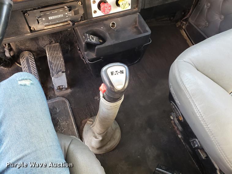 image for item DD3956 1993 Kenworth W900 semi truck