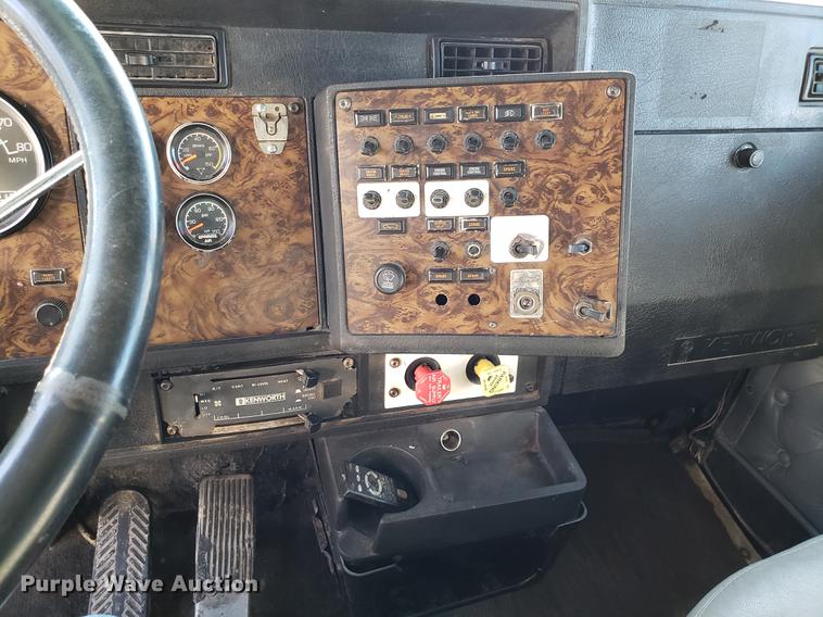 image for item DD3956 1993 Kenworth W900 semi truck
