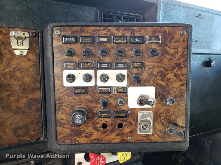 image for item DD3956 1993 Kenworth W900 semi truck