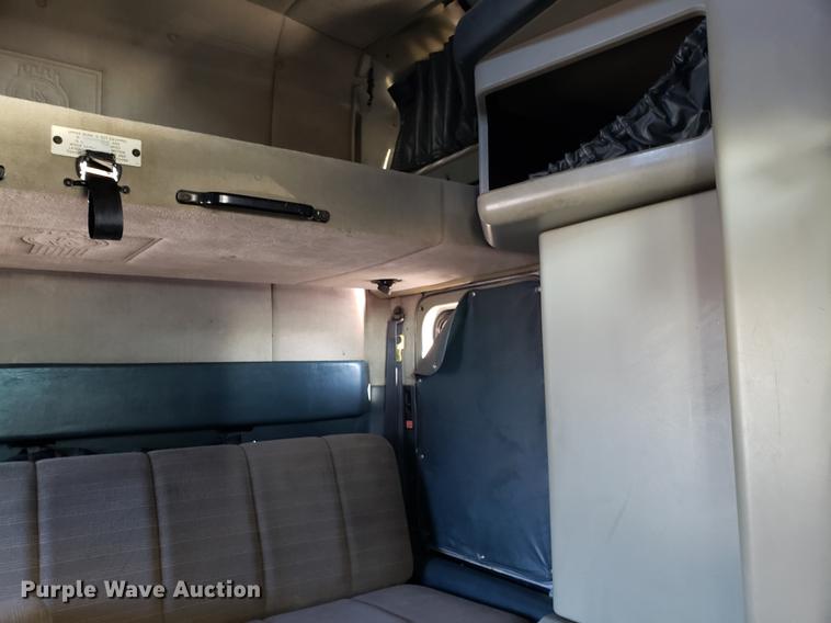 image for item DD3956 1993 Kenworth W900 semi truck