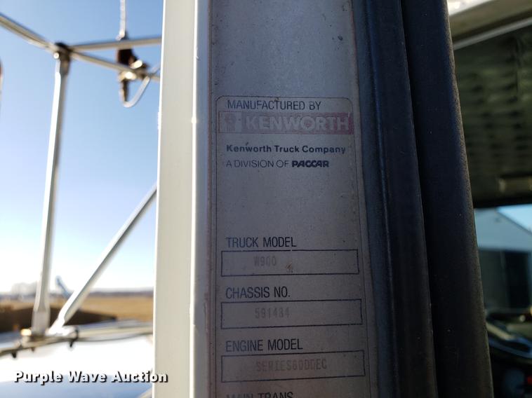 image for item DD3956 1993 Kenworth W900 semi truck