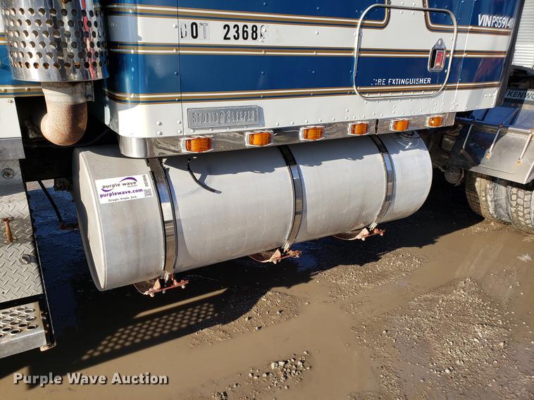 image for item DD3956 1993 Kenworth W900 semi truck