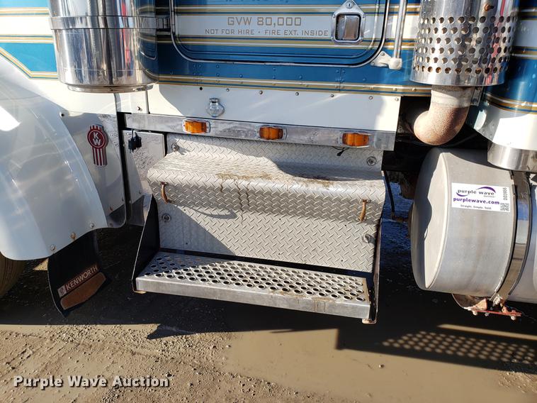 image for item DD3956 1993 Kenworth W900 semi truck