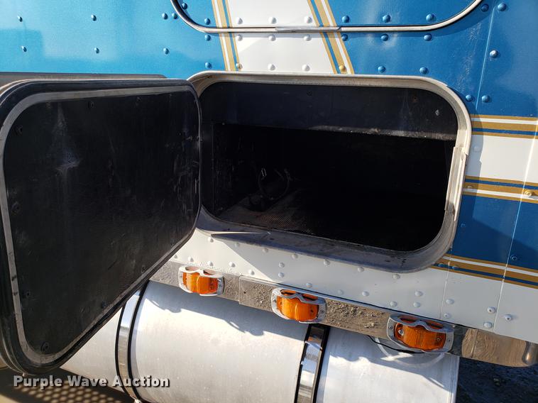 image for item DD3956 1993 Kenworth W900 semi truck