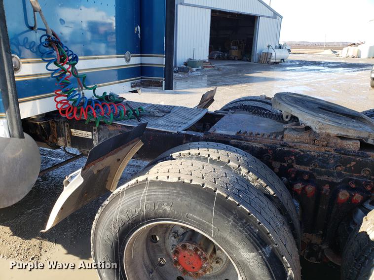 image for item DD3956 1993 Kenworth W900 semi truck