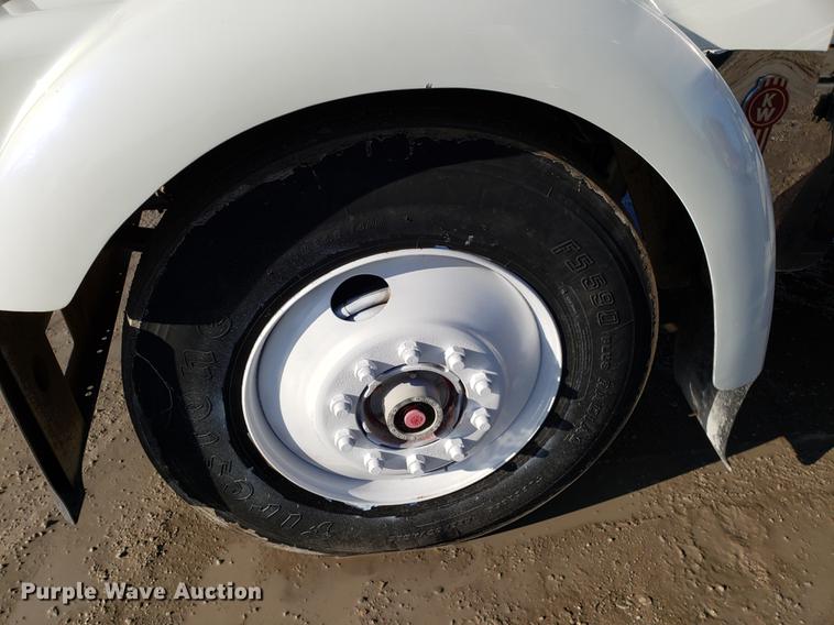 image for item DD3956 1993 Kenworth W900 semi truck