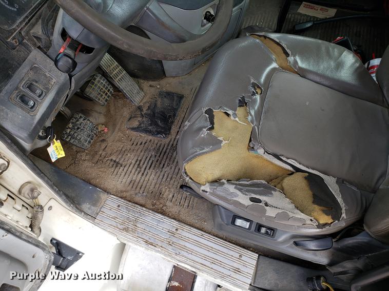 image for item DD3960 2005 Freightliner Columbia 120 semi truck