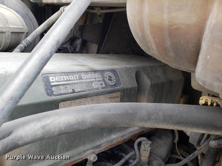 image for item DD3960 2005 Freightliner Columbia 120 semi truck