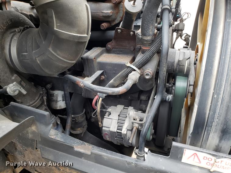 image for item DD3990 2002 Volvo VN semi truck