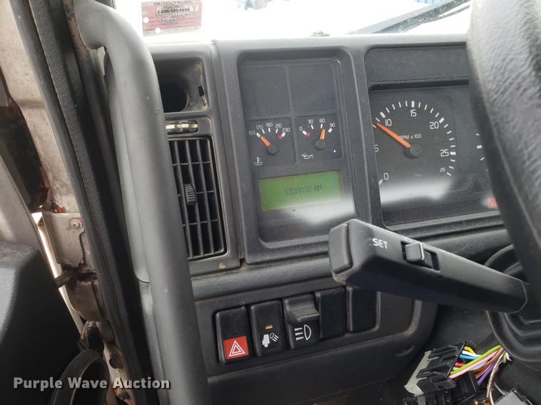 image for item DD3991 1999 Volvo VN semi truck