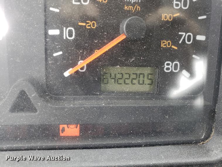 image for item DD3991 1999 Volvo VN semi truck