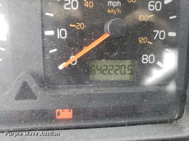 image for item DD3991 1999 Volvo VN semi truck