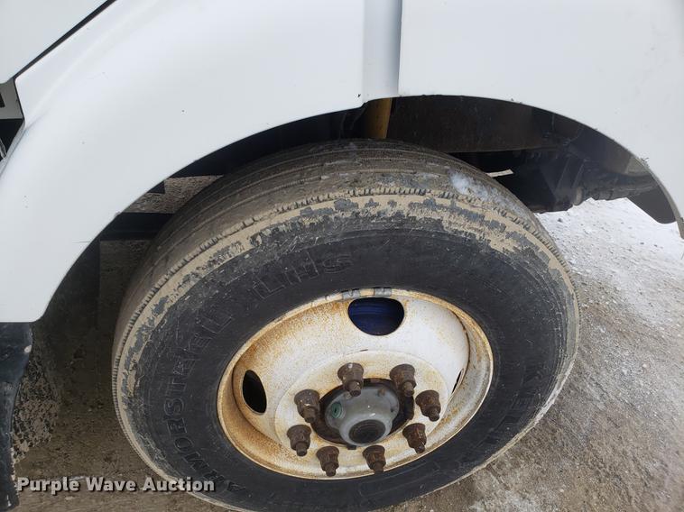 image for item DD3991 1999 Volvo VN semi truck