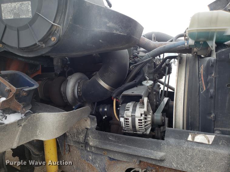 image for item DD3991 1999 Volvo VN semi truck