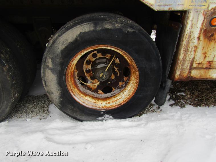 image for item DE5975 2007 Wabash dry van trailer