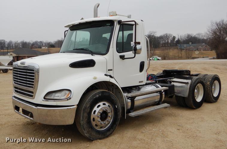 image for item DE6027 2007 Freightliner Business Class M2 semi truck