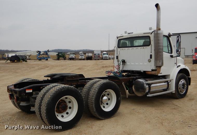 image for item DE6027 2007 Freightliner Business Class M2 semi truck