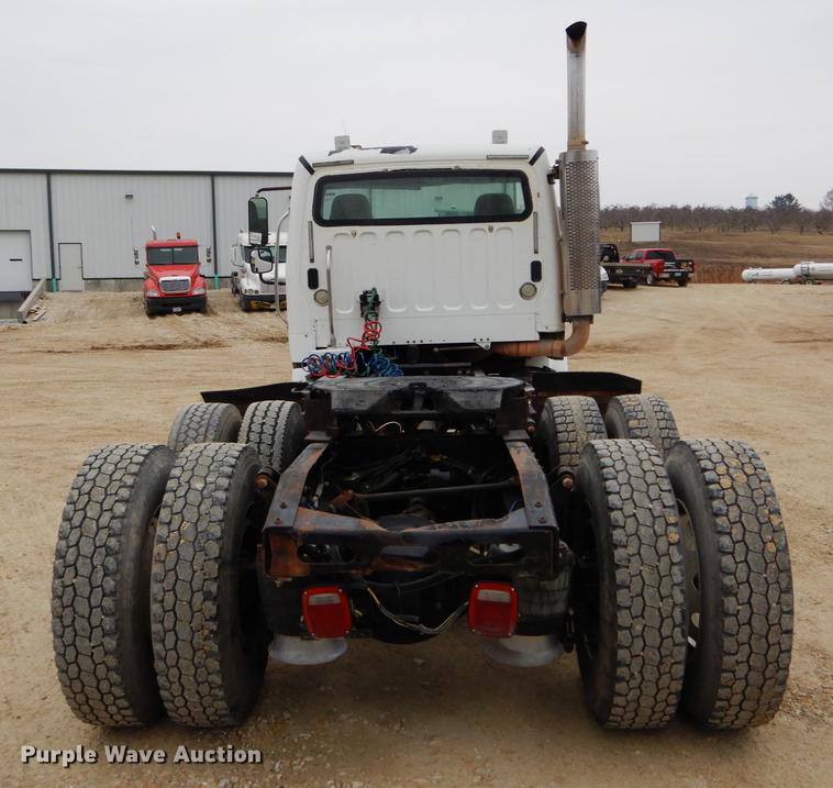 image for item DE6027 2007 Freightliner Business Class M2 semi truck