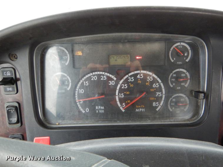 image for item DE6027 2007 Freightliner Business Class M2 semi truck